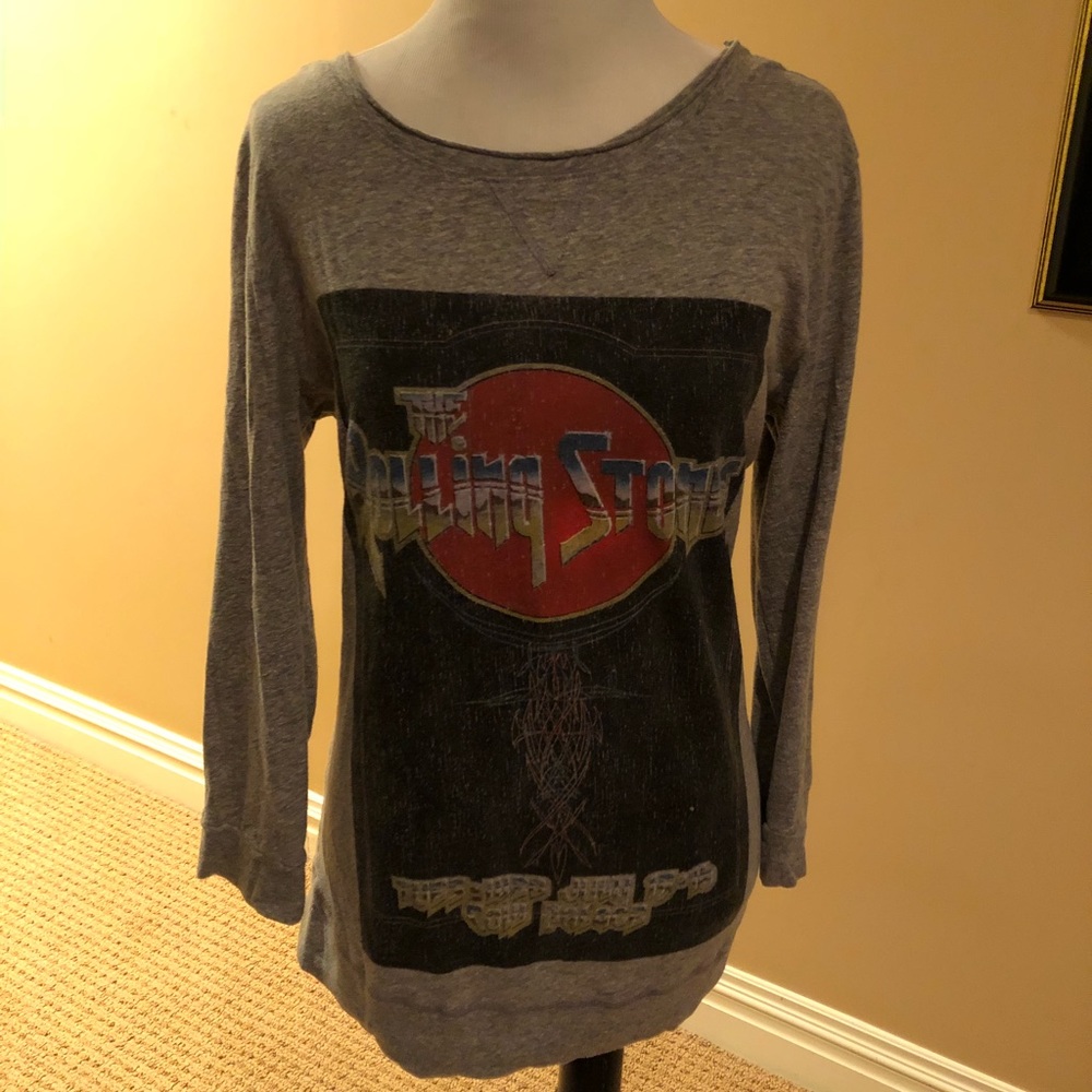 Rolling Stones washed top w/low scoop neck in back